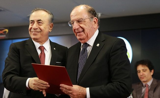 Galatasaray'da yeni yönetim mazbatasını aldı