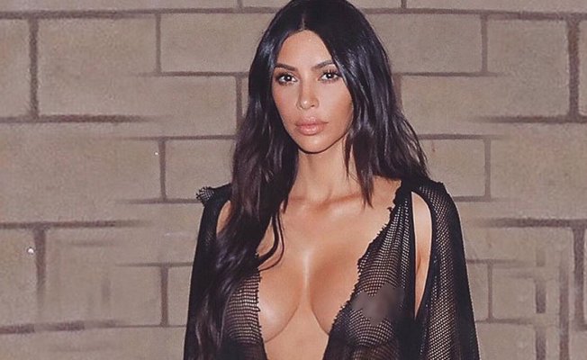 Kim Kardashian'dan cesur yatak pozu