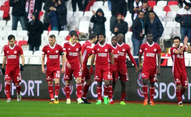 Sivasspor 'sıfır borç'la hedefe yürüyor