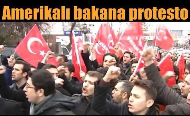 Amerikalı bakana Ankara'da şok protesto