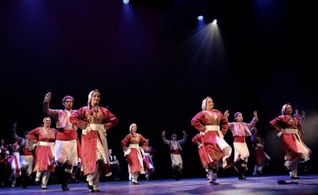 Hollanda'da Türk Halk Oyunları Yarışması düzenlendi