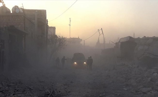 İdlib'de hastane ve okullara saldırı: 10 sivil ölü