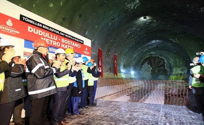 İkinci sürücüsüz metronun tünelleri birleşti