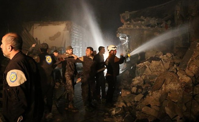 İdlib'de pazar yerine hava saldırısı: 28 ölü