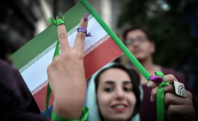 İran'da halkın yüzde 75'i ülke şartlarından rahatsız