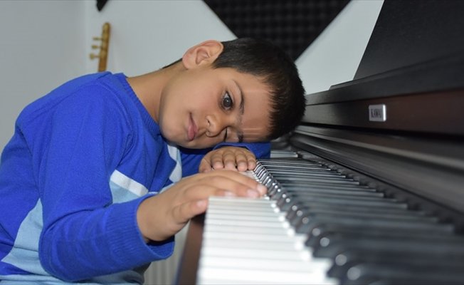 'Kusursuz kulak' Bager piyanist olmak istiyor