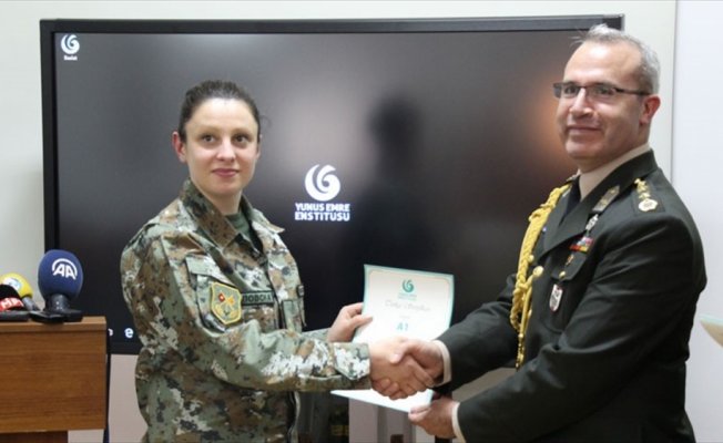 Makedonyalı askeri personele Türkçe sertifika