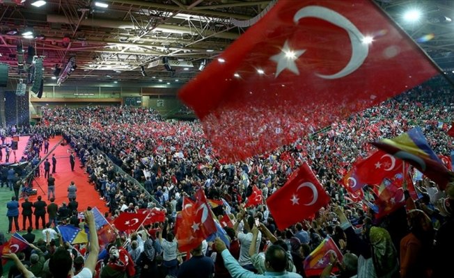 Cumhurbaşkanı Erdoğan’ın müjdeleri Avrupa’daki Türkleri memnun etti