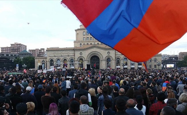 Ermenistan'da protestolar duruyor