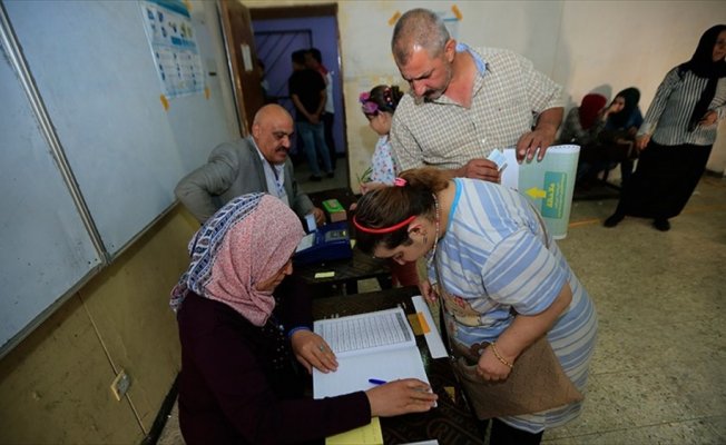 Irak'ta 'uygunsuzluk iddiaları' gölgesinde düşük katılımlı seçim