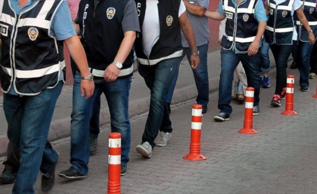 İzmir'de FETÖ'nün hücre evlerine operasyon: 72 gözaltı