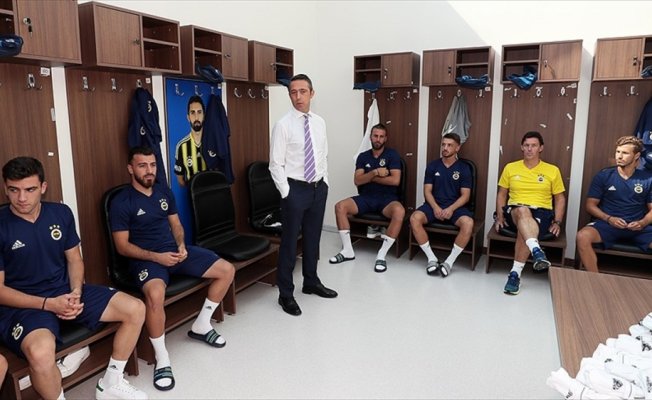 Fenerbahçe yönetiminden futbol takımına ziyaret