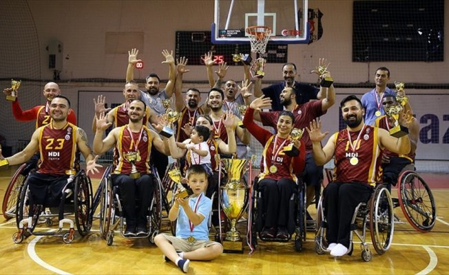 Galatasaray, şampiyonluk kupasını aldı