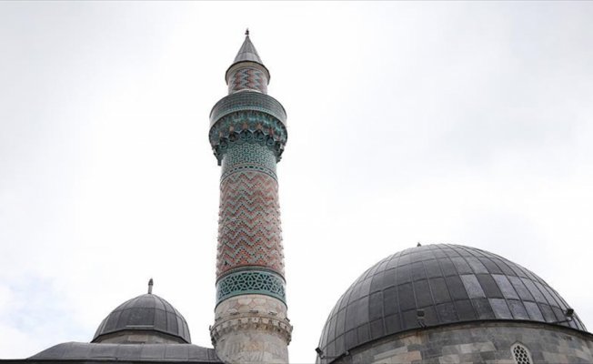 12 bin parça çinili minare yıllara meydan okuyor