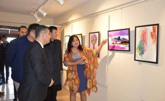 Kazıbekova'nın "Cama İşlenen Sanat" sergisi açıldı..