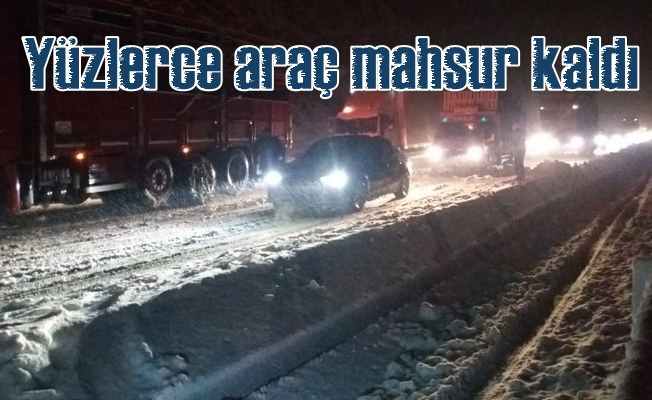 Konya Antalya yolunda kar ulaşımı vurdu, yüzlerce araç mahsur kaldı
