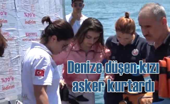 Karaköy'de denize düşen genç kızı asker ve Suriyeli kurtardı