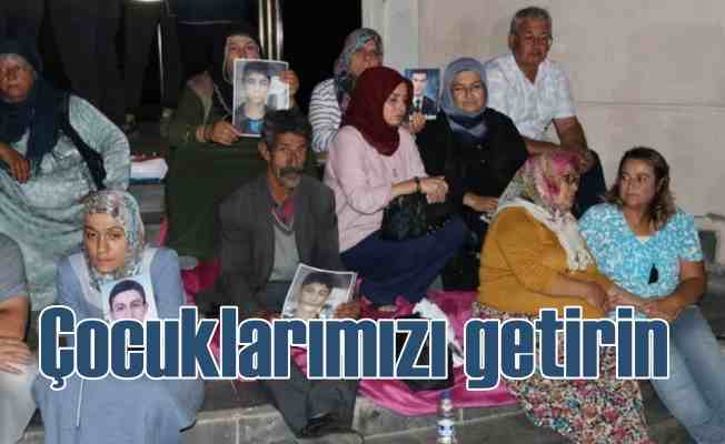 HDP önünde eylem büyüyor, 17 aile çocuklarını bekliyor