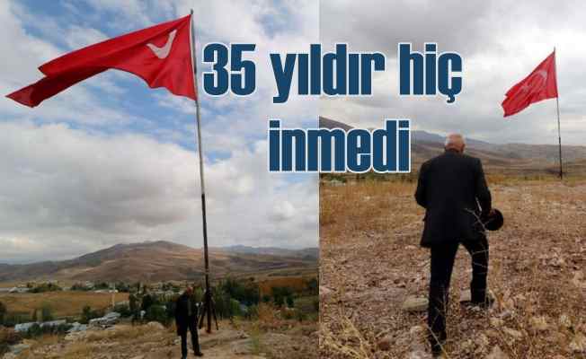 Hakkari Suüstü Köyü'nde 35 yıldır inmeyen bayrak