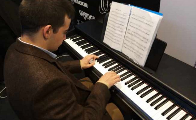 Tohum Otizm Vakfı Öğrencisi Cem Sezgin’den muhteşem piyano resitali