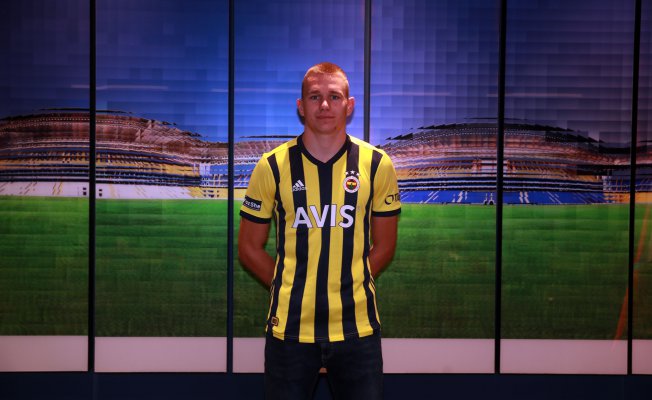 Fenerbahçe Attila Szalai renklerine bağladı