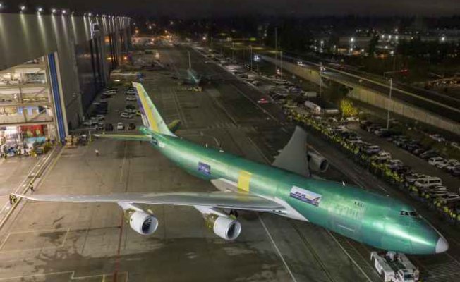 Son 747 uçağı, Boeing Everett Fabrikası’ndan ayrılıyor