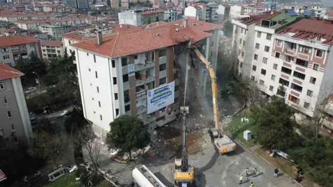 Eyüpsultan'da kentsel dönüşüm için 7 blok yıkıldı