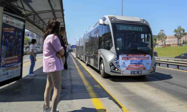 İBB'nin yeni metrobüs seferleri başladı