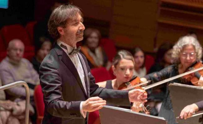 Olten Filarmoni Orkestrası ve Daniel Ciobanu İzmir'i büyüledi