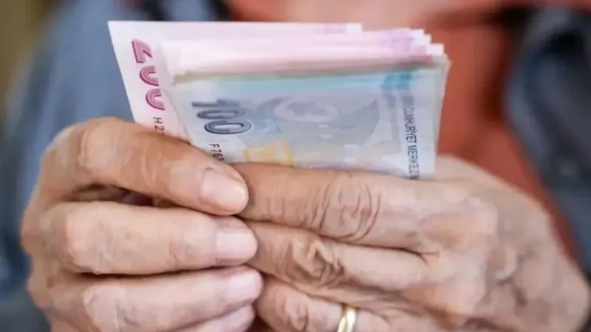 16 Milyon Emekliye Dev Sürpriz! Kimliğini Gösteren 16 Bin TL’yi Alacak