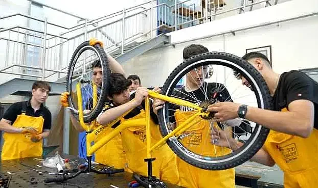 ETi Sarı Bisiklet Verdiği Sözü Tuttu