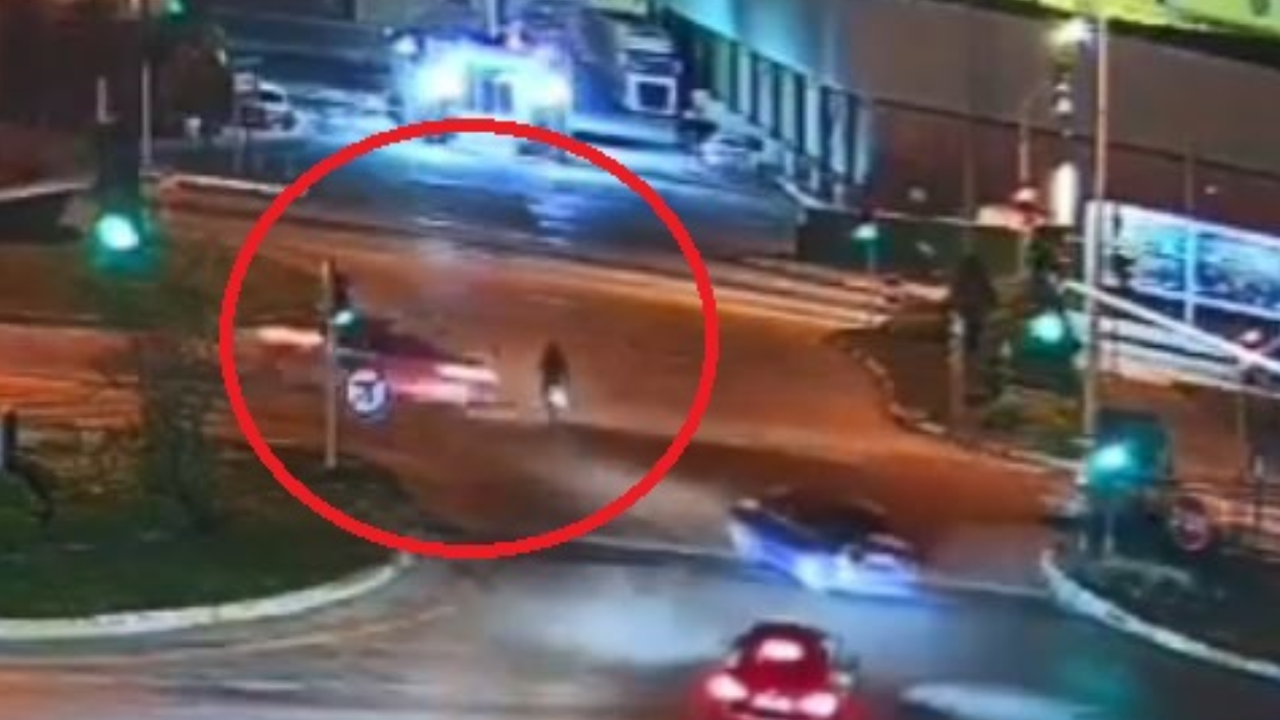 Giresun- Otomobilin çarptığı motosikletli yaralandı; kaza kamerada