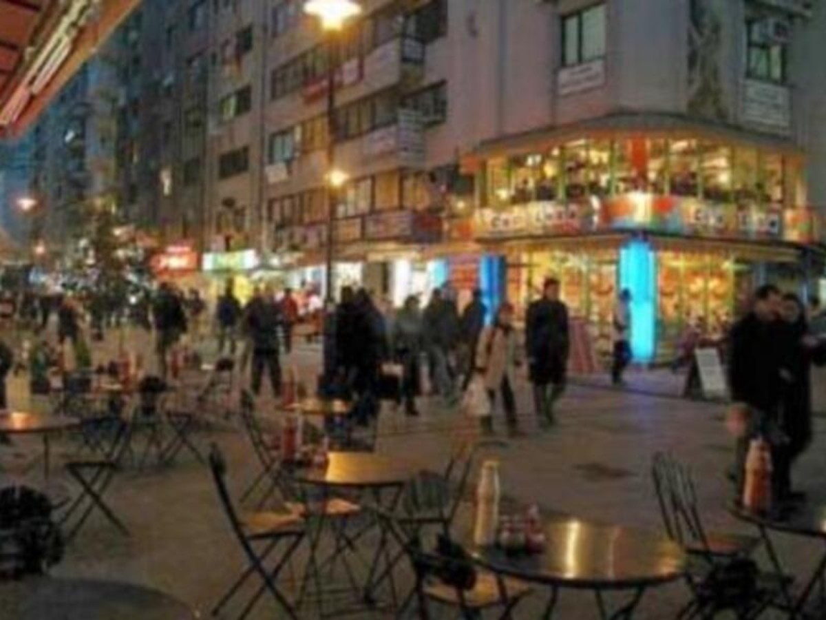 İzmir’in Taksim’i olarak anılıyor! Şimdi herkes buraya akın ediyor... İstiklal Caddesi’ni aratmıyor!