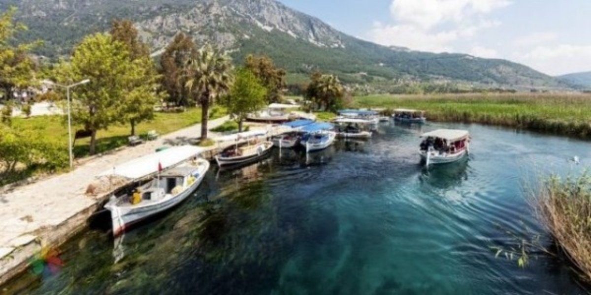 Ne Urla ne Çeşme, buz gibi suyu ve turkuaz rengiyle keşfedilmeyi bekleyen o cennet!