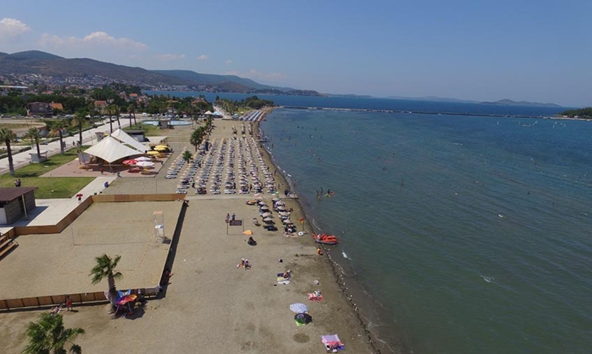 Urla Kum Denizi Plajı