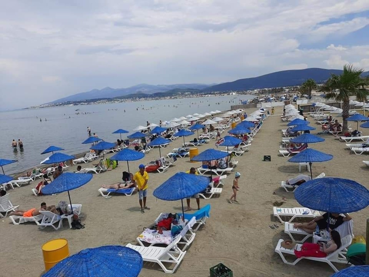 Urla Kum Denizi Plajı