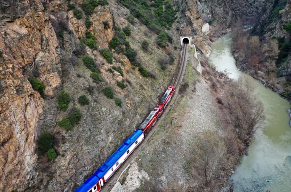 Yeni rota, yeni heyecan Kültür ve doğa bir arada! Türkiye'nin yeni gözdesi Karaelmas Ekspresi yola çıkıyor