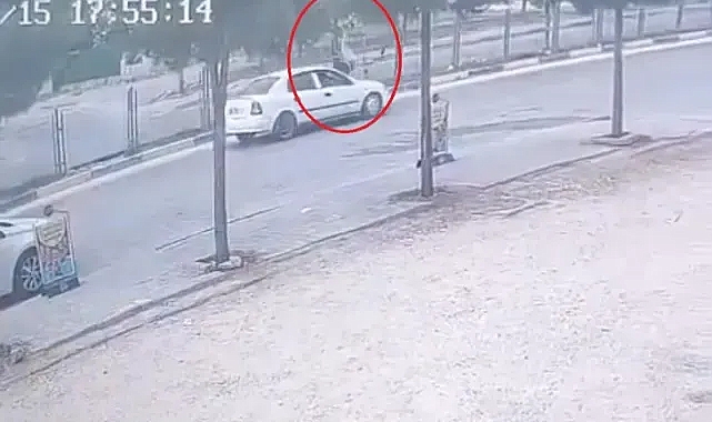 Diyarbakır' da arabanın yayaya çarpması kamerayla görüntülendi