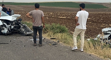 Diyarbakır' da Araçlar Kafa Kafaya Çarpıştı: 1' i Ağır 5 Yaralı