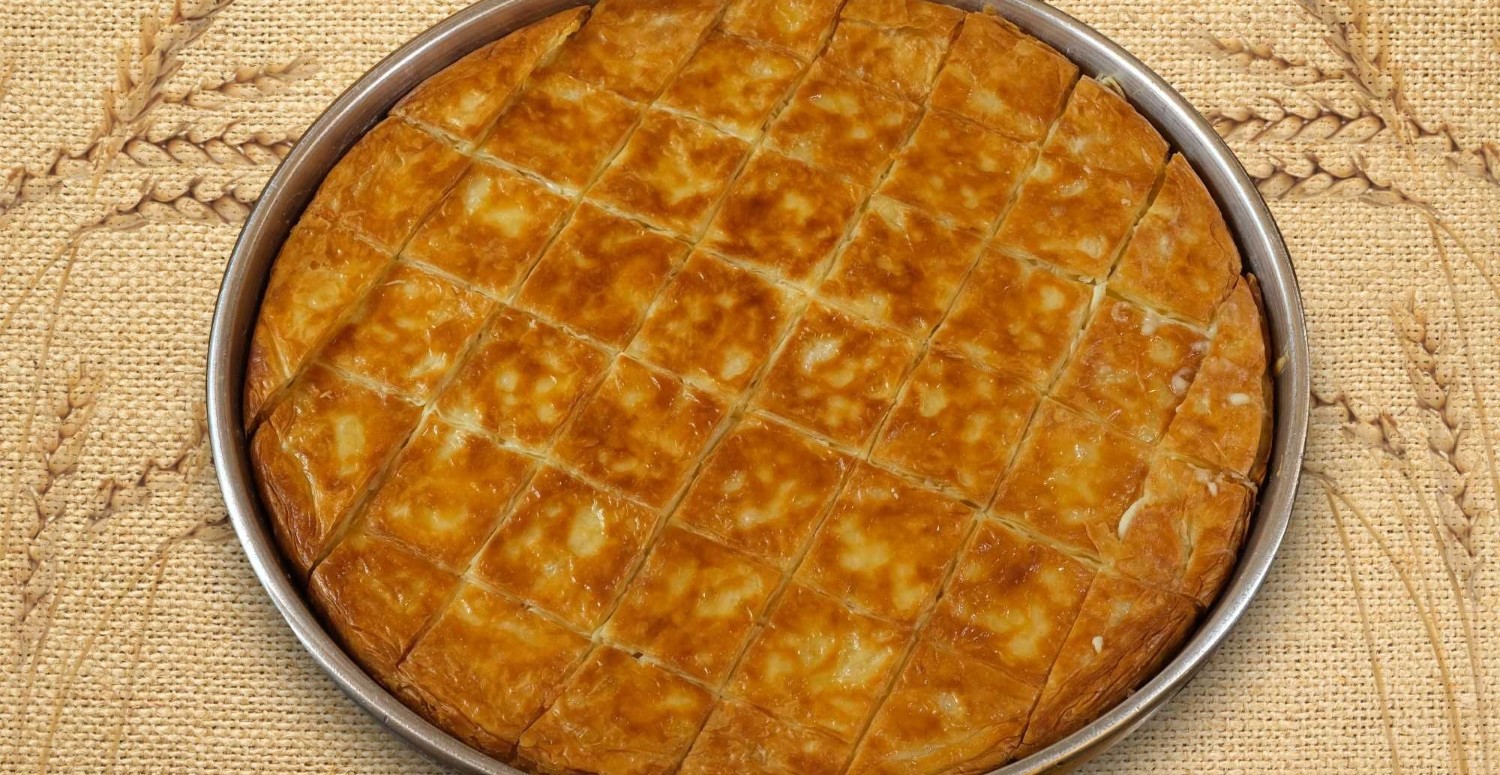 Kaşarı bol, lezzeti olay: Hamur açmak yok, zahmet yok! Pratik su böreği tarifiyle şov yapacaksınız