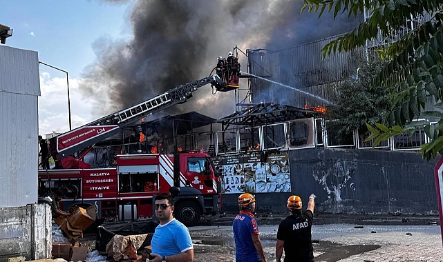 Malatya'dan Üzücü Haber Yeşilyurt'ta Hırdavat Mağazasında Yangın