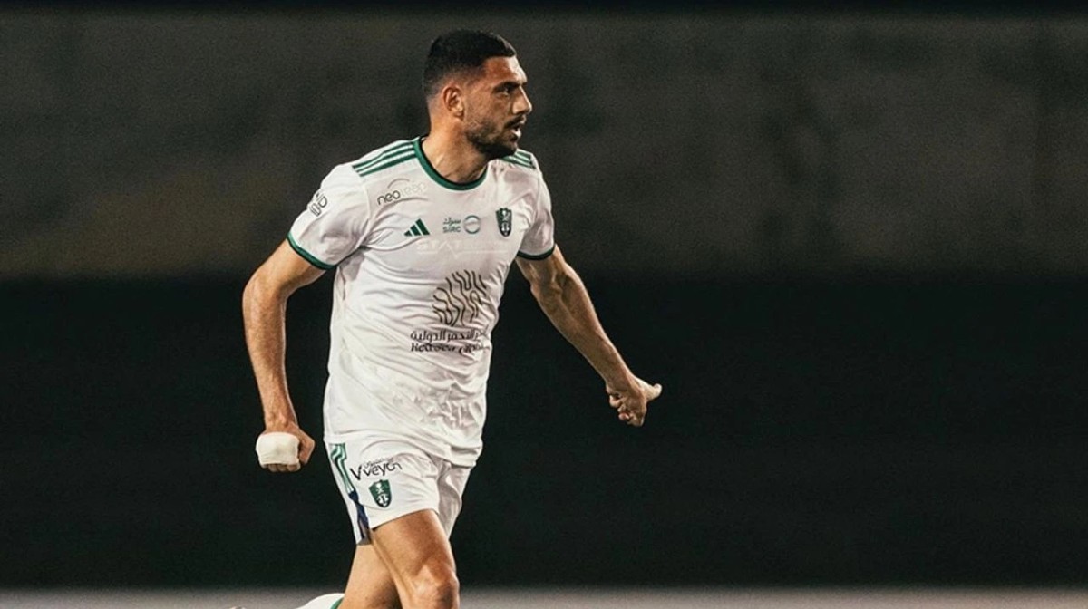 Merih Demiral tekliflere sıcak bakıyor