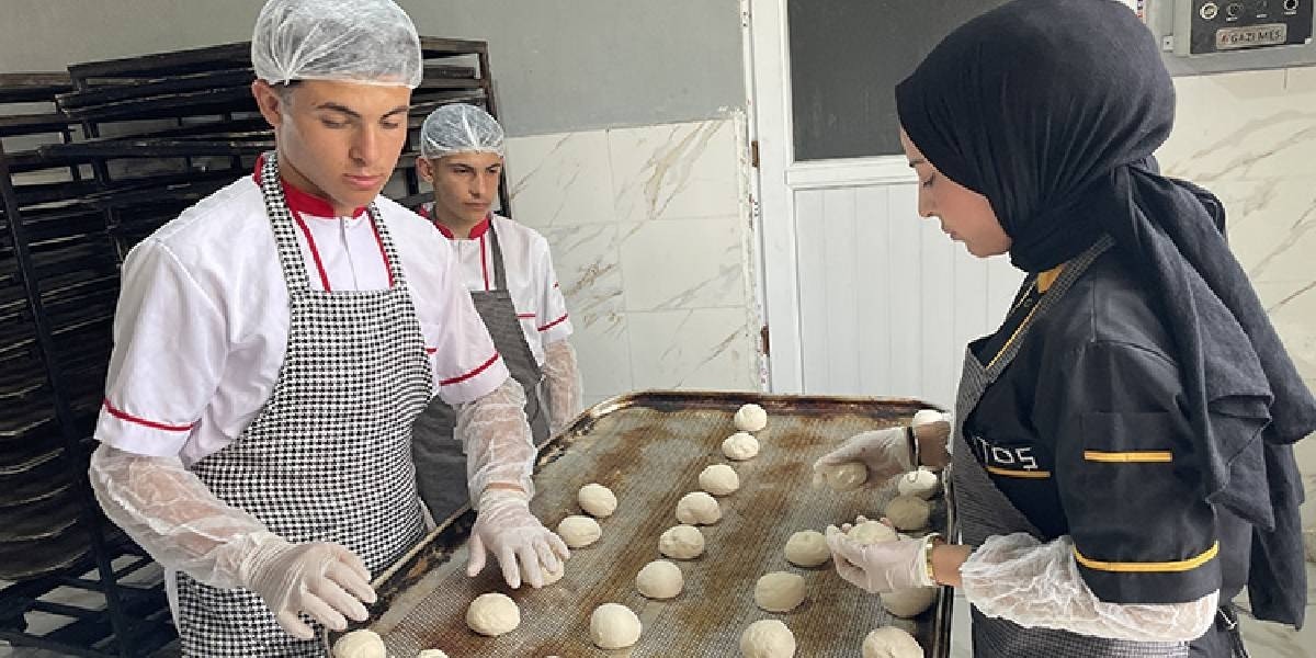 MESLEK LİSESİNDEN EĞİTİME BÜYÜK DESTEK