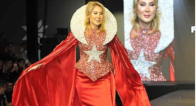 Podyumda ünlüler fırtınası | 1 milyon kristal taşla Türk Bayrağı