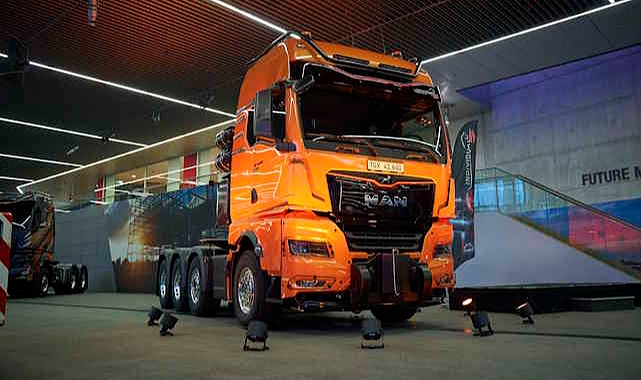 MAN, 250 Tonluk Dev Çekicisini Tanıttı