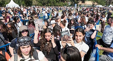 İZKİTAP’ta edebiyat şöleni yaşanıyor