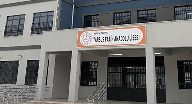 Okula silahla girerken yakalandı