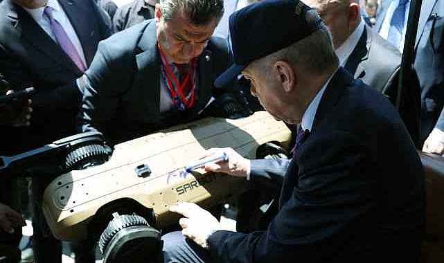 Erdoğan, EFES 2026’da SARBOT L1’i İnceledi