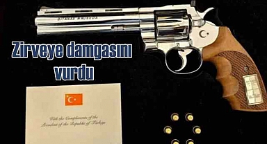 Erdoğan'ın liderlere hediye ettiği tabanca tartışma konusu oldu
