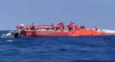 Girne açıklarında 270 kişiyi taşıyan yolcu gemisi battı
